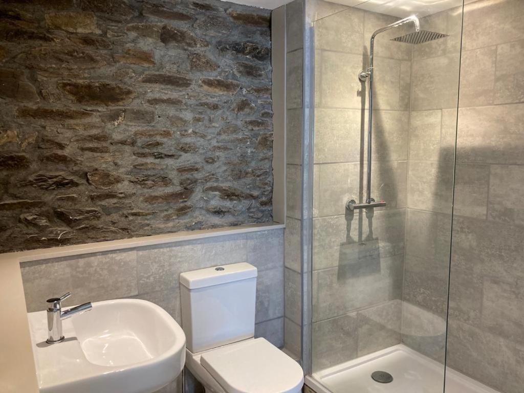"Prospect House" - Two Private Apartments In This 17Th Century Cottage - Apartment 2 Has A Kids Cabin Bunk Room - Book Both Apartments For One Large House With Connecting Door In Lobby - Public Parking Outside ルー エクステリア 写真